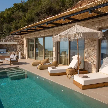 Aurora Villa *